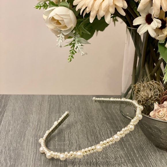 Elegant Beaded Headband - Picture 3 of 5